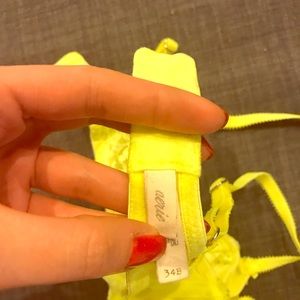 Women’s neon lace bra